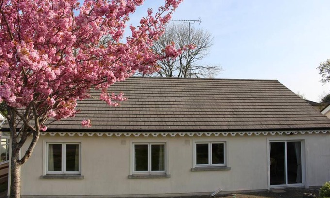 Courtown Casa | Sunny Bungalow