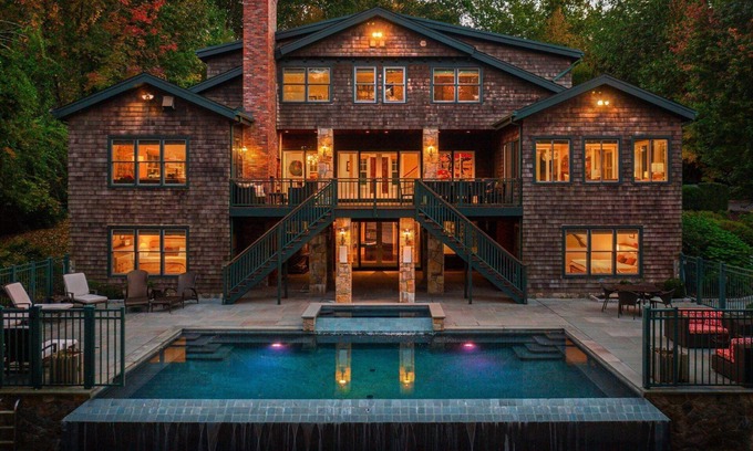 Newtown Casa | Sunny Days w/ Lakeview, seasonal Pool, Hot Tub, close to dining, shopping, town