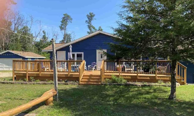 New Lisbon Cabaña | Sunny Lane Cottage - Walk to Castle Rock Lake!