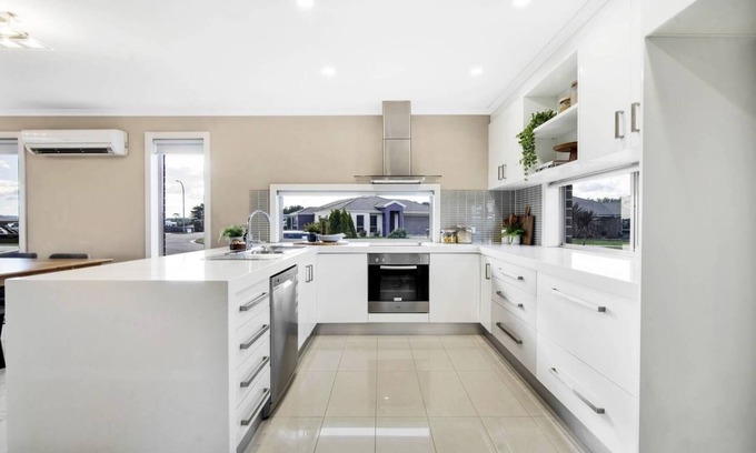 Newnham Casa | Sunny Modern 3 Bedroom Townhouse