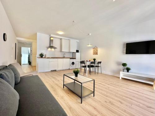 Los Abrigos Apartamento | Sunny Seas Hideaway Apartment