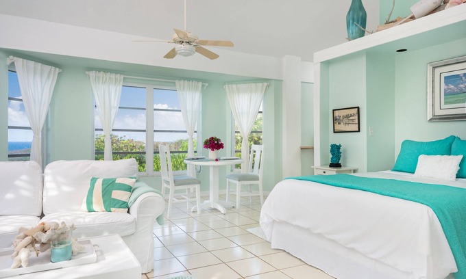 Conch Bar Cabaña | Dragon Cay Resort Sunrise Cottage