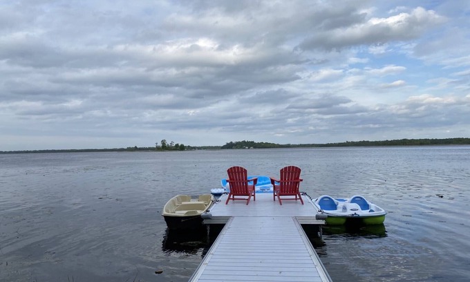 Kawartha Lakes Cabaña | Sunrise net on Pigeon Lake 4 season cottage