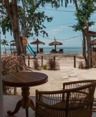 Gili Air Hotel | Sunscape Villa - Beachfront and private pool