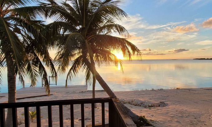 Salt Pond Cabina | Sunset Beach Room - Long Island Harbour Club