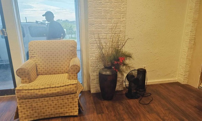 Flatonia Hotel | Sunset Inn by Hotel O Flatonia I - 10