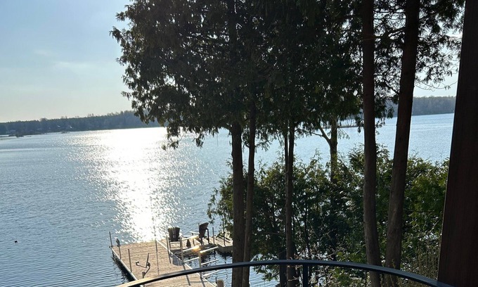 Grey Highlands Cabaña | Sunset Lake Eugenia 3-Bedroom Four Season Cottage