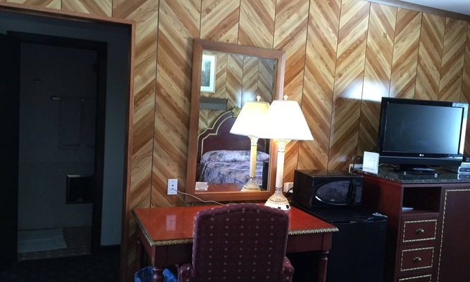 Lake Bluff Hotel | Sunset Motel