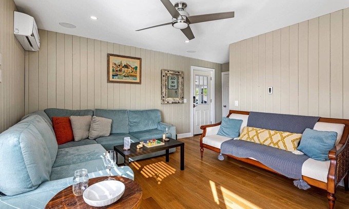 Amesbury Condominio | Sunset Suite: Fast WiFi, Big Screen TV, Sunset View, Private deck & grill