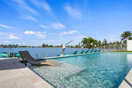 Cape Coral Villa | Sunset Cottage Lake Front