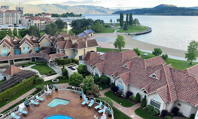 Kelowna Central Business District Condominio | Sunset Waterfont Resort 12. Luxury Lakeside, stunning 3 bed/2bath Kelowna Condo.