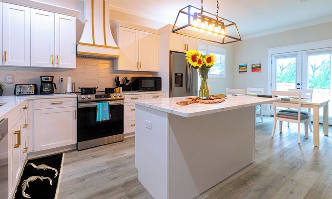 Seminole Heights Casa | Sunshine Bungalow in Tampa Florida - Vacation Rental