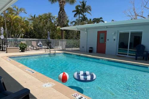 Sanibel Hotel | Sunshine Island Inn - Adults only
