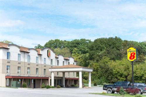 Homewood Hotel | Super 8 by Wyndham Beaver Falls