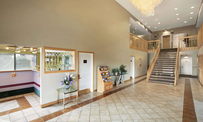 Columbia City Hotel | Super 8 by Wyndham Columbia City