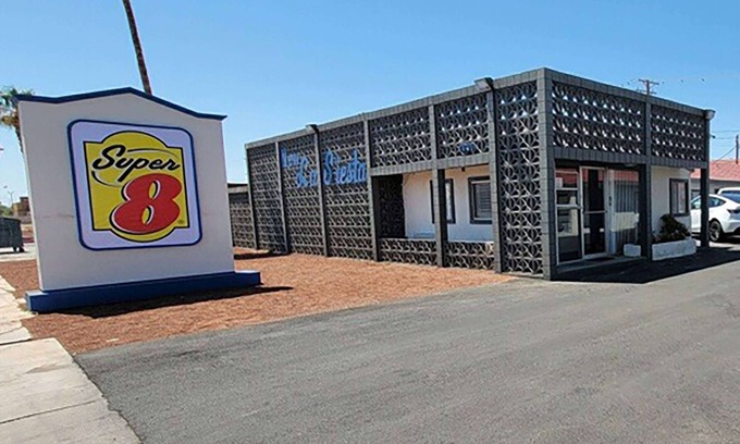 El Centro Hotel | Super 8 By Wyndham El Centro North