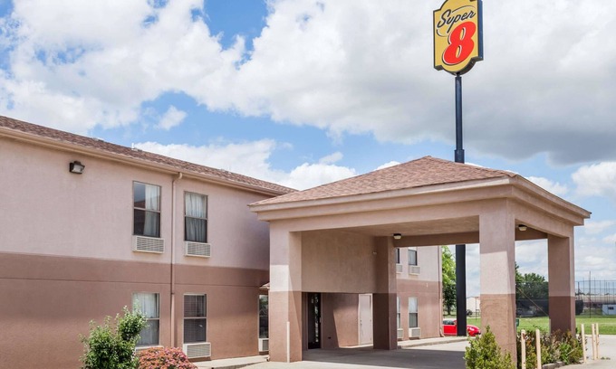 Harrisburg Hotel | Super 8 by Wyndham Harrisburg