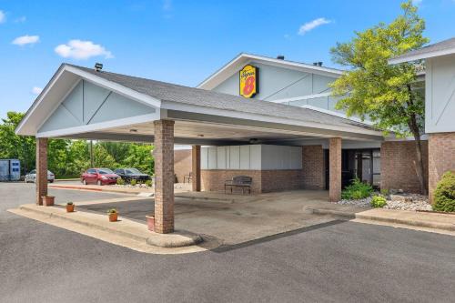 Harrison Hotel | Super 8 by Wyndham Harrison AR