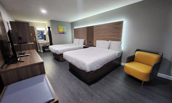 Hayward Hotel | Super 8 by Wyndham Hayward WI