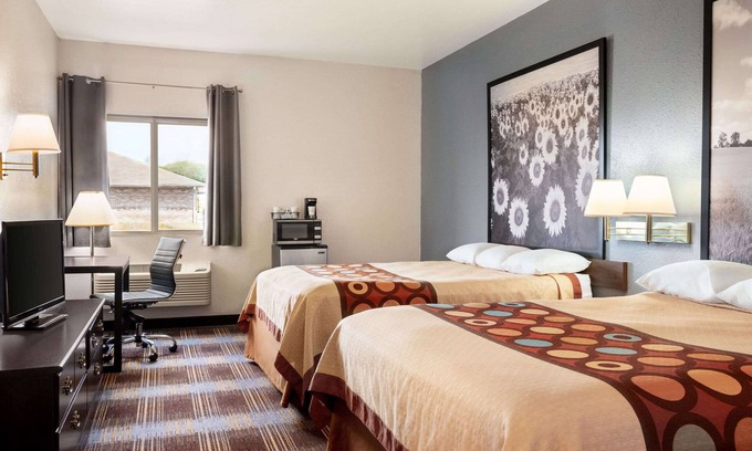 Holton Hotel | Super 8 by Wyndham Holton