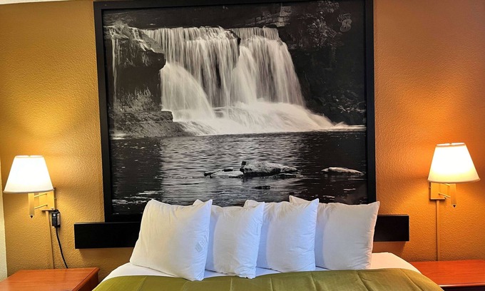 Castleton Hotel | Super 8 by Wyndham Indianapolis/NE/Castleton Area