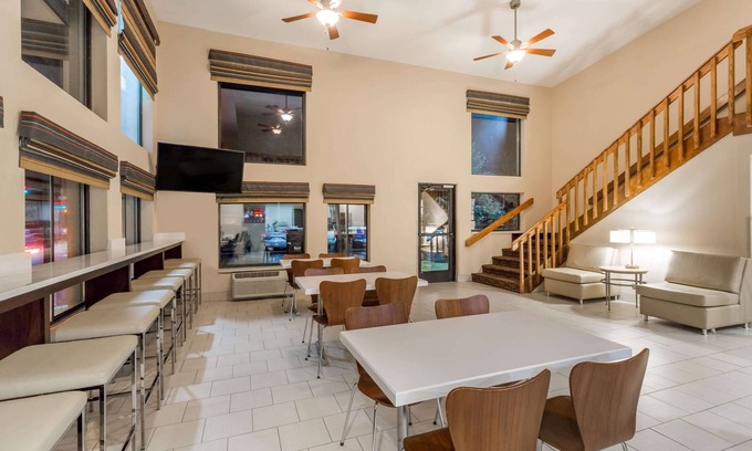 Longmont Hotel | Super 8 by Wyndham Longmont/Twin Peaks