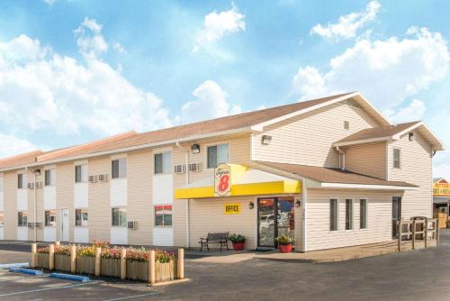 Moberly Hotel | Super 8 by Wyndham Moberly MO