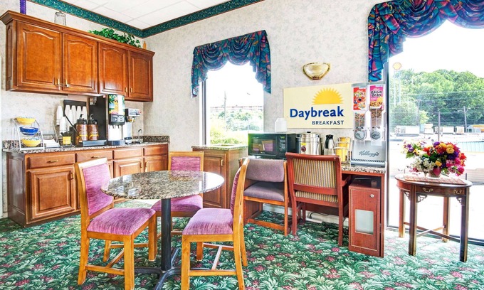 Nashville Hotel | Super 8 by Wyndham Nashville Near Downtown / I-40