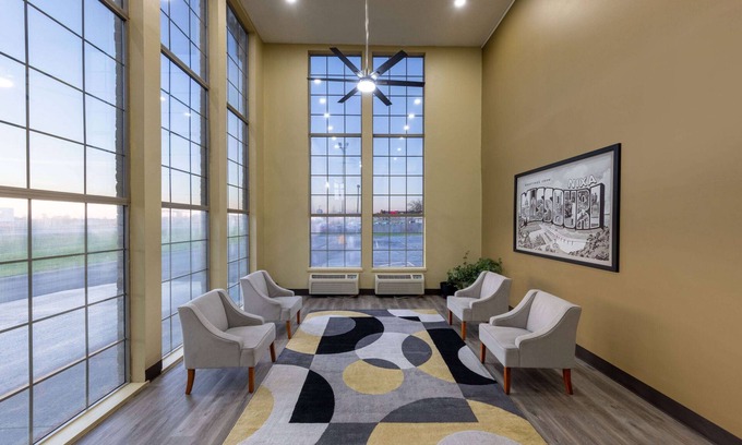 Nixa Hotel | Super 8 by Wyndham Nixa/Springfield Area