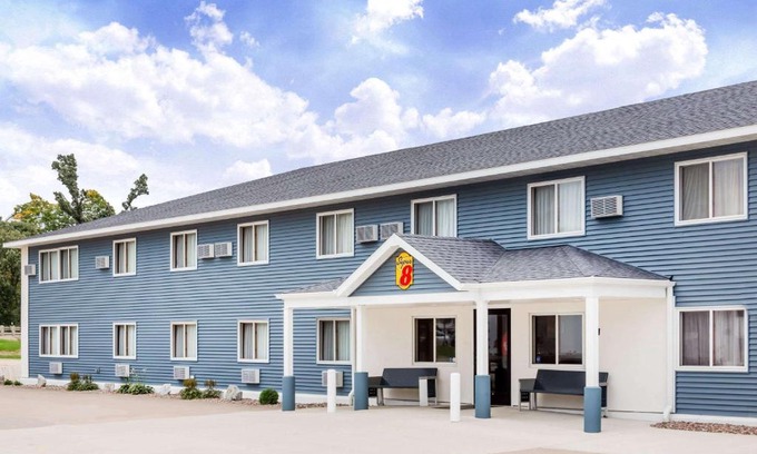Platteville Hotel | Super 8 by Wyndham Platteville