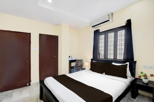 Hyderabad Hotel | Super Collection O Kothapet Near Omini Hospital
