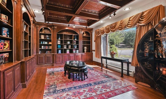 Wilkes-Barre Casa | Super Luxury Mansion & Green Retreat In Plains PA