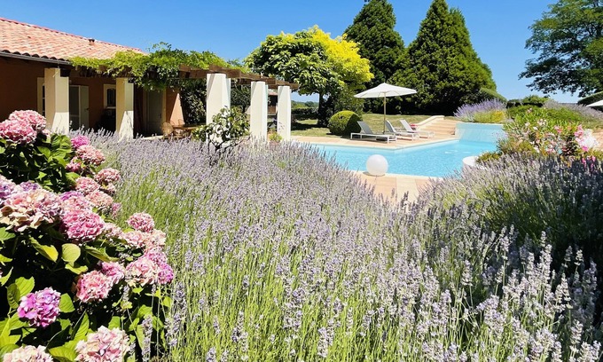 Baleyssagues Villa | Superb Holiday Home overlooking the countryside