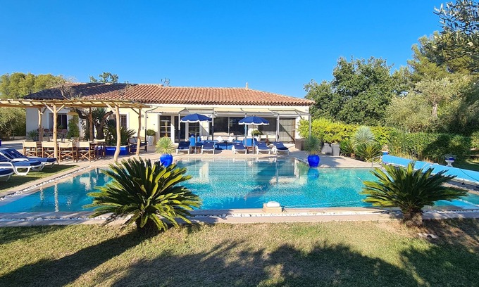 Le Beausset Villa | Espléndida villa contemporánea con todas las comodidades en paz con piscina climatizada