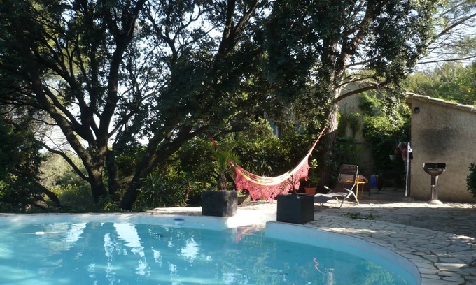 Morieres-les-Avignon Casa | Magnífica casa individual en una colina frente al Palais des Papes