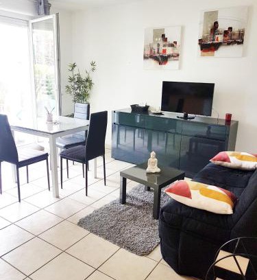 Cambo-les-Bains Apartamento | SUPERBE APPART AVEC JARDIN ET PISCINE