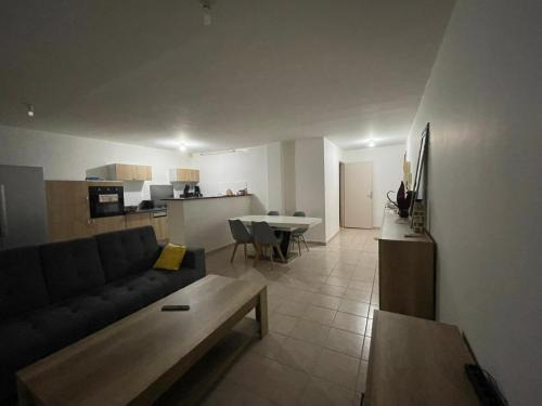 Koungou Apartamento | Superbe appartement avec grande terrasse couverte