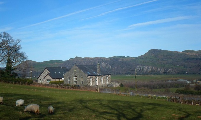 Penrhyndeudraeth Casa | Superior 5-bed conversion close to Portmeirion in Snowdonia