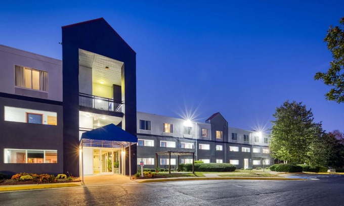 Durham Hotel | SureStay Plus Hotel by Best Western Durham Medical Center