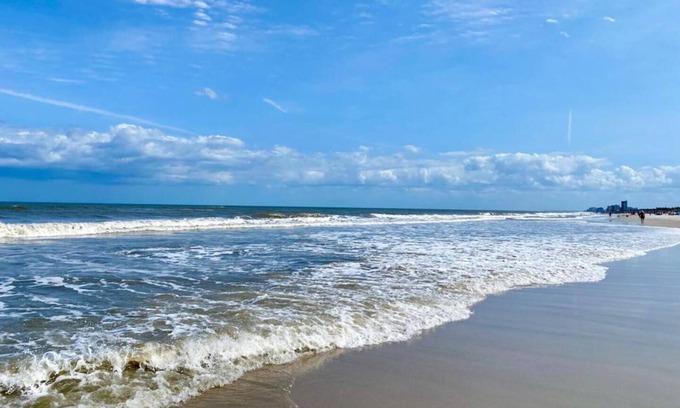 North Beach Casa | Surfers Paradise: Cozy Home near Hanna Park Poles