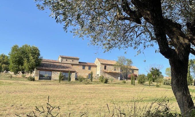 Vezenobres Otro | Sorprendente casa de campo en Cévennes con piscina privada y spa; Calma, relajación y confort.