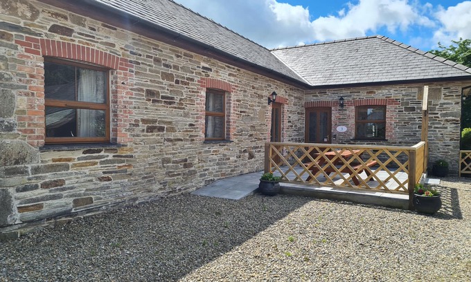 Whitland Cabaña | TRAGO COTTAGE, pet friendly, con piscina en Llanboidy, Ref 924597