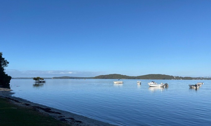 Lake Macquarie City Council Casa | Swansea Sands- Modern Family home close to the lake