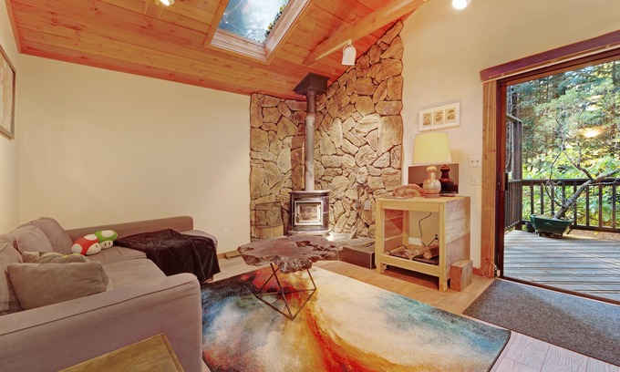 Villa Grande Cabaña | Dulce cabaña en las secoyas con acceso a la playa del río y terraza - perros pequeños ¡OK!