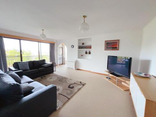 Lenah Valley Villa | Sweet home in Lenah Valley