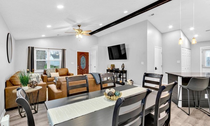 Columbus Casa | Sweet Retreat in NW Columbus- great for monthly stays and NO cleaning fee!