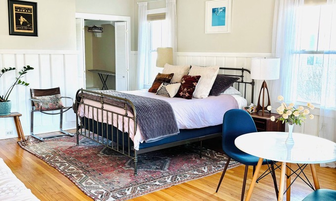 Greenfield Apartamento | Sweet Suite in Montague near Colleges and Downtown Turners Falls Great Falls.