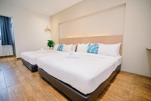 Sri Petaling Hotel | Swing & Pillows - KL Sri Petaling