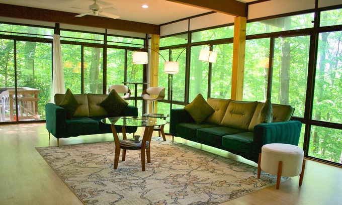 Audubon Chalet De Esquí | Swiss Chalet Retreat Nestled in the Audubon Woods