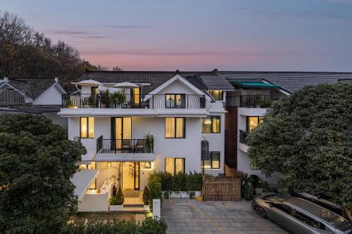 Xihu Casa | T innn - West Lake - Yueshang Yunshe Homestay - Hangzhou Taiziwan Park Branch